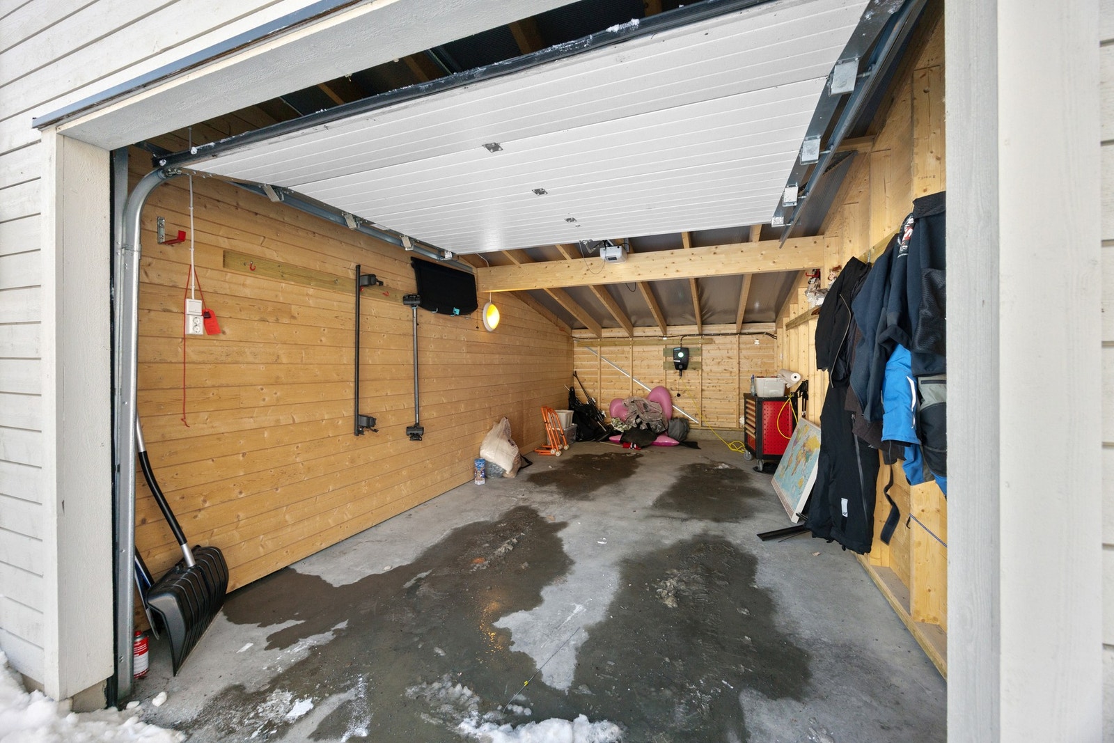 Garasje - 23 kvm. Det er montert elbillader. Galleribilde