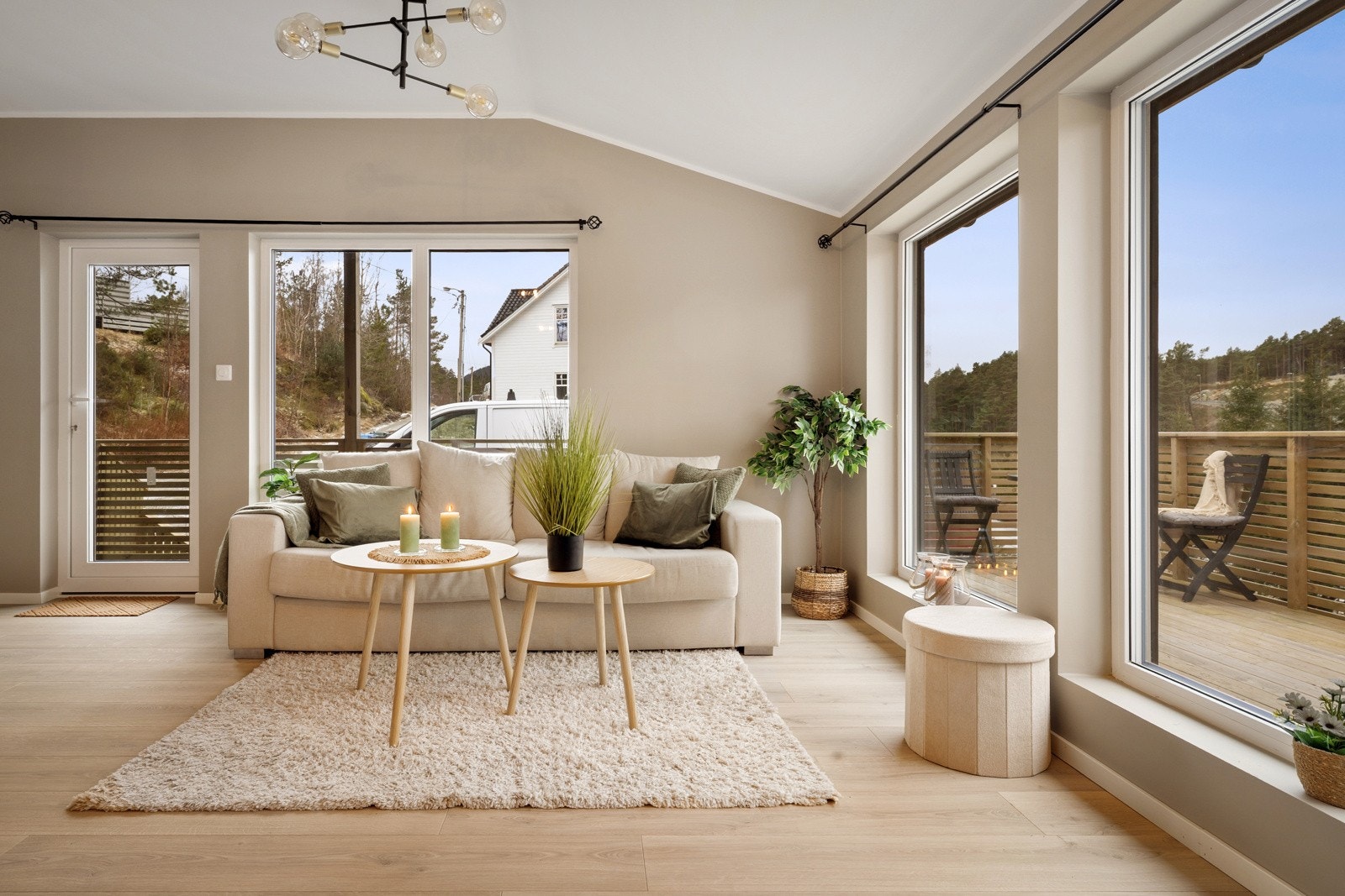 Det er satt inn store nye vinduer for optimale solforhold. Galleribilde