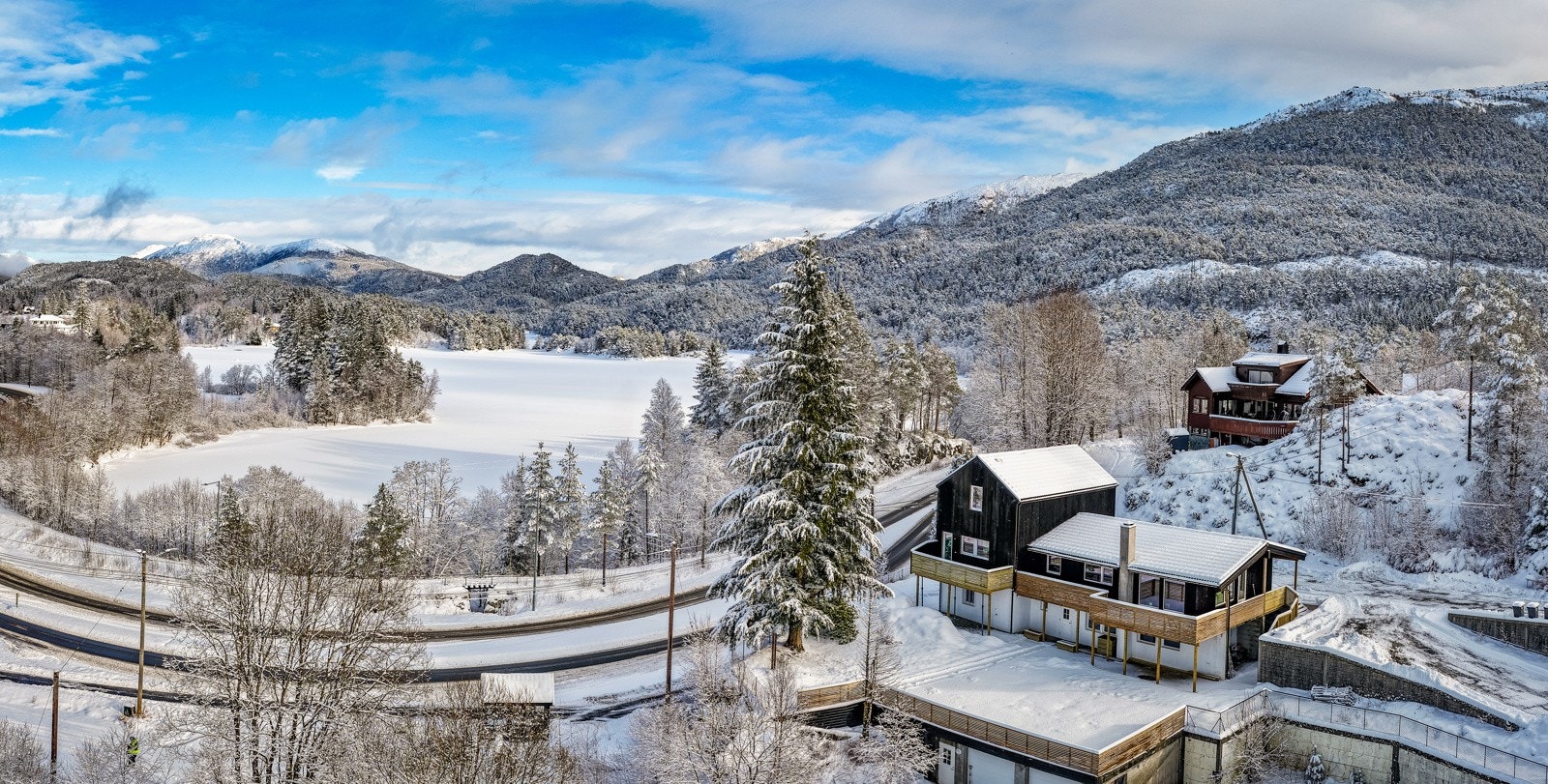 Nærmeste dagligvarehandel er Joker Søfteland, ca. 1,4 km fra unna Galleribilde