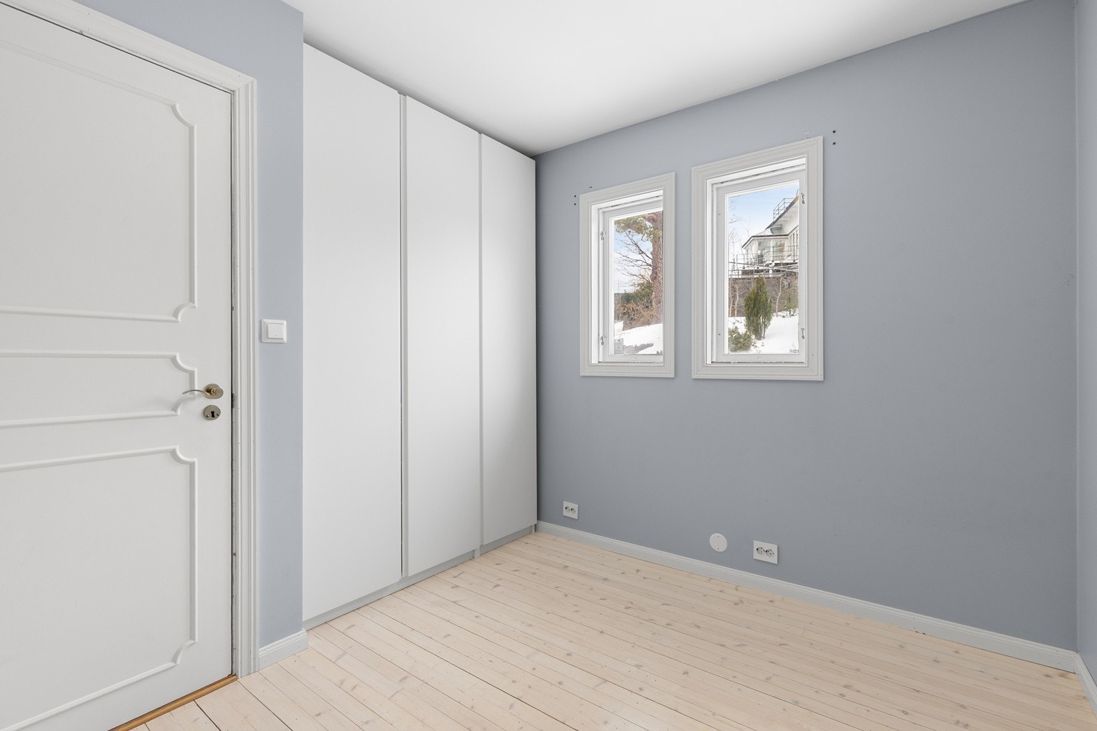 Soverom 2 med integrert garderobeskap Galleribilde