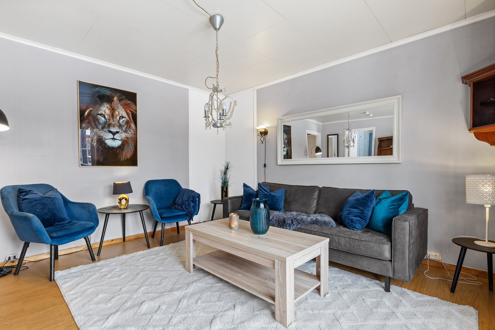 Fra stuen er det adkomst til overbygget terrasse på 7 kvm Galleribilde