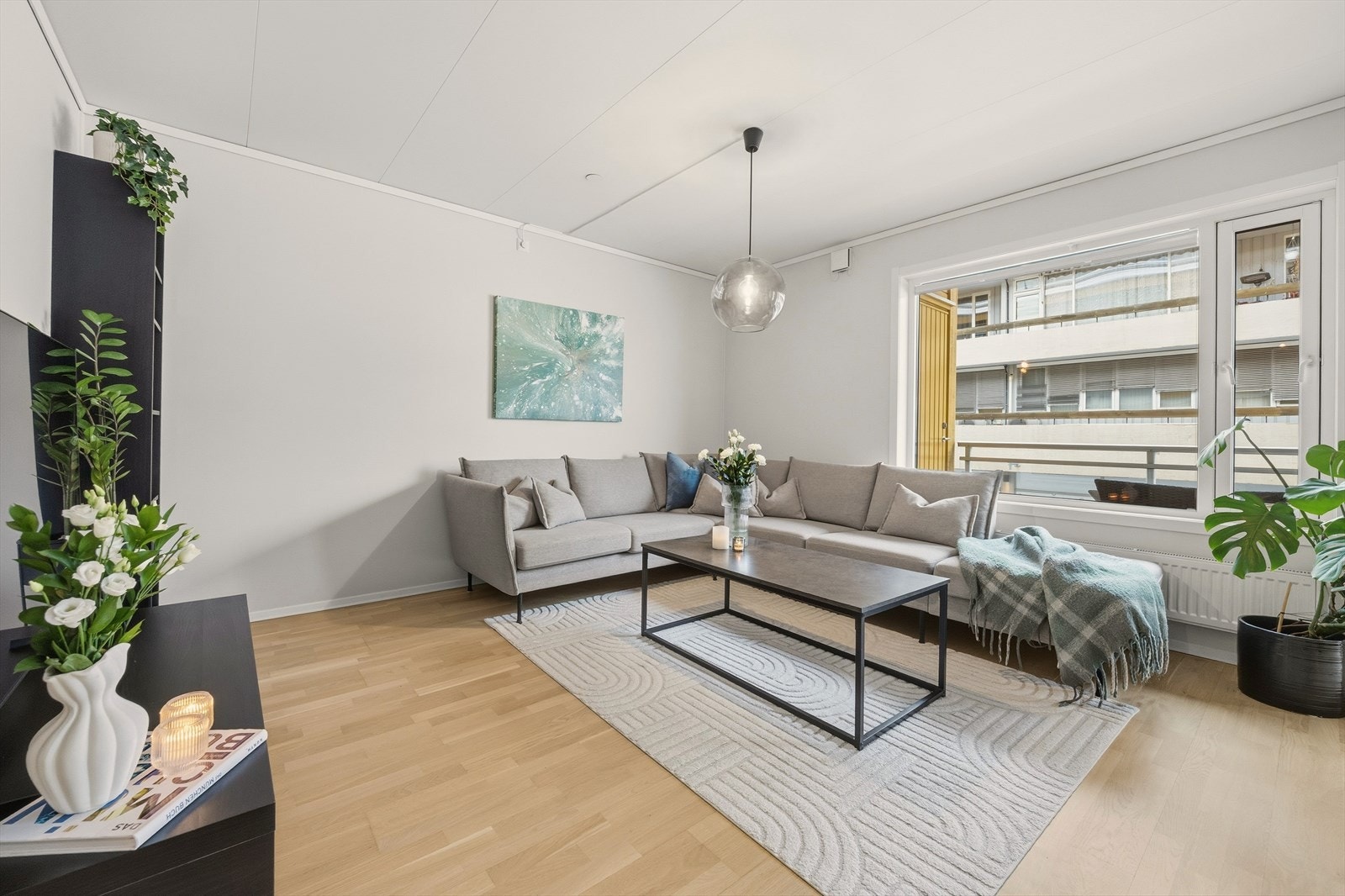 Parketten er slipt og veggene er sparklet og malt Galleribilde