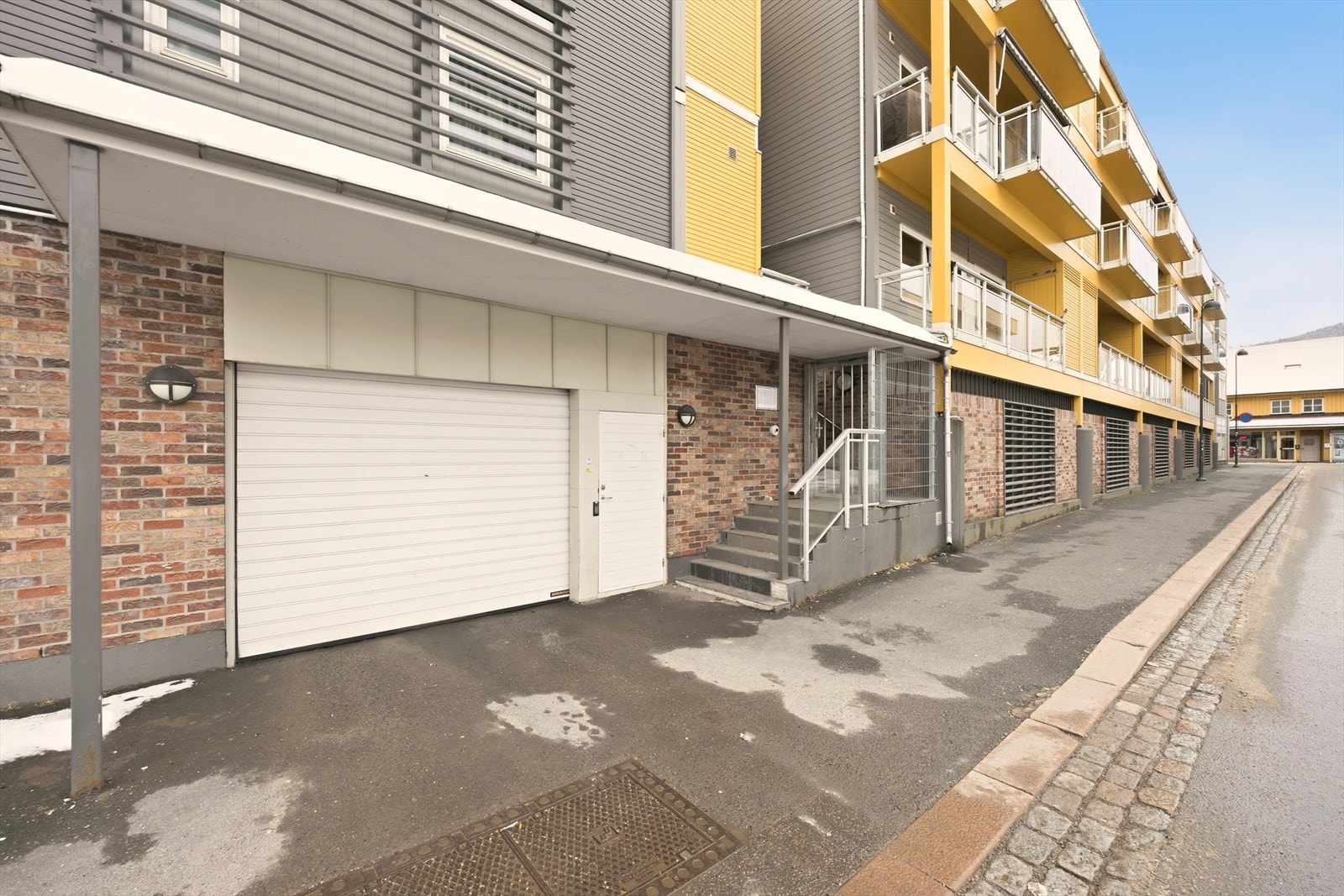 Innkjøring til garasje Galleribilde