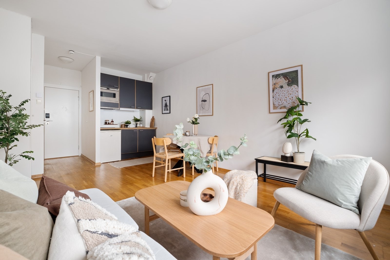 Varmtvann, fyring og internett inkludert i felleskostnadene. Galleribilde