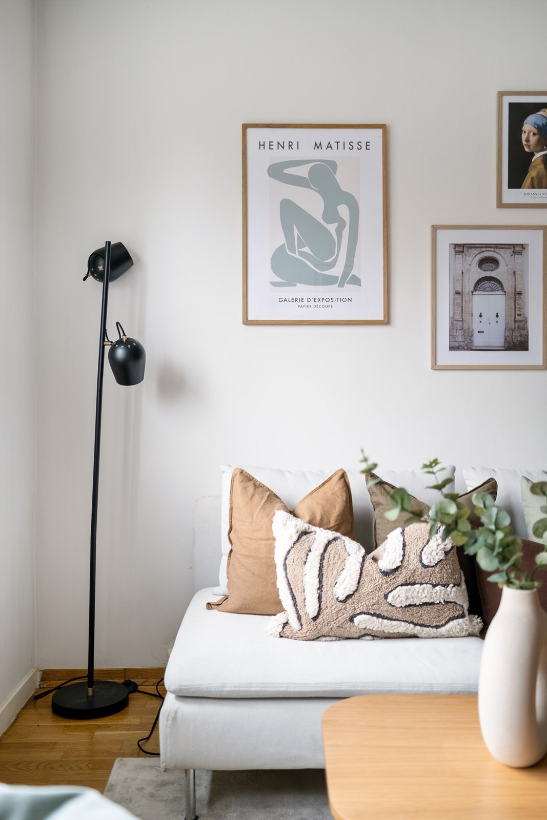 Leiligheten er i lyse farger. Galleribilde