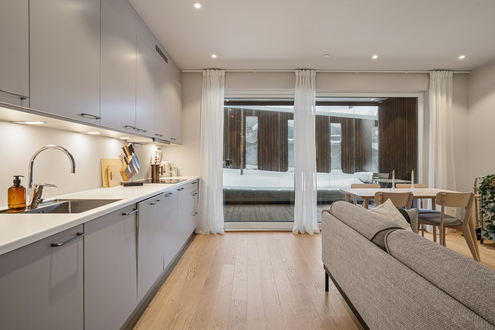 Flott kjøkken fra Nova modell "Tromsdalstinden". Galleribilde