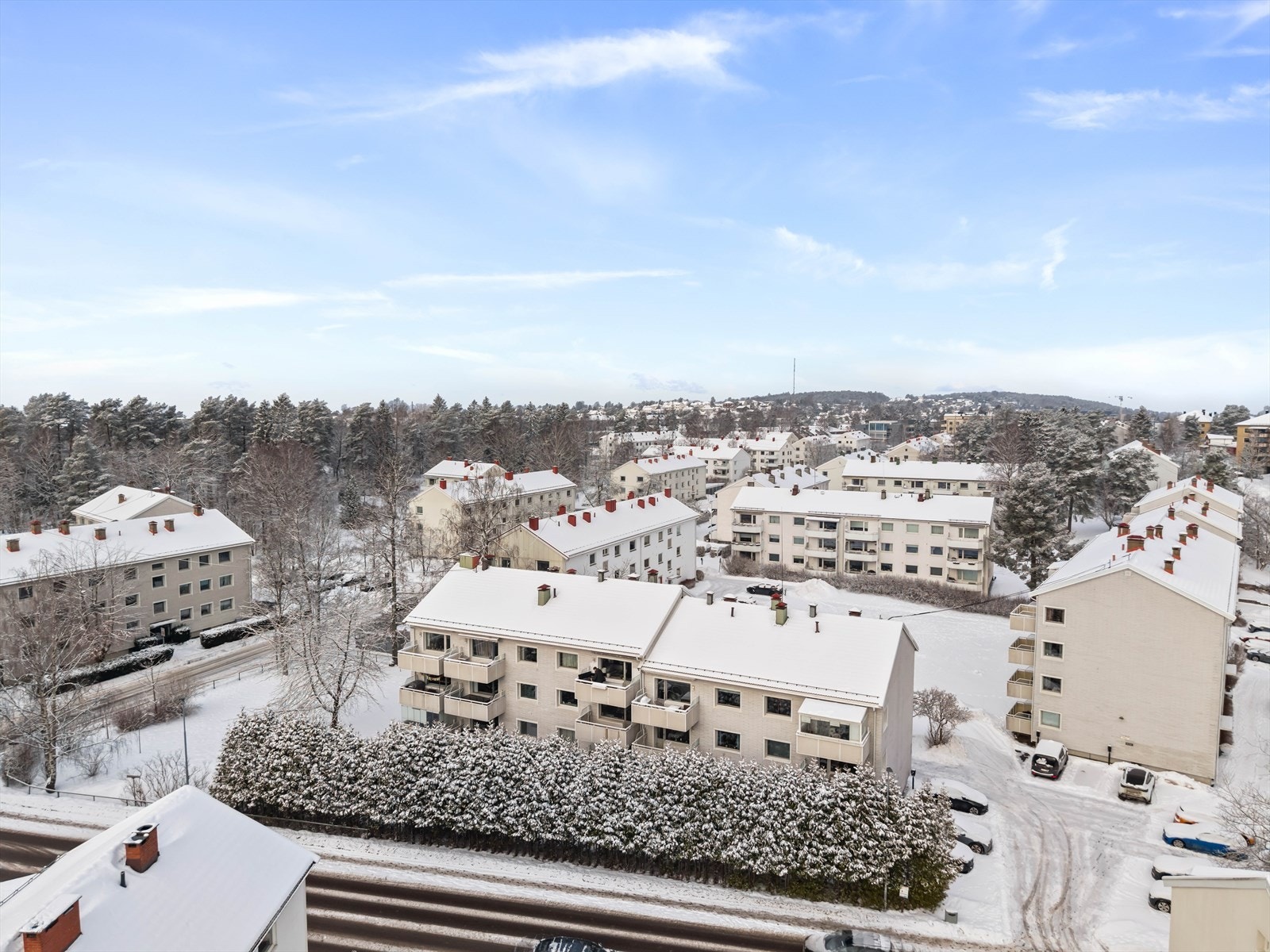 Populær beliggenhet med gangavstand til Lambertseter senter, kollektivtransport og flotte turmuligheter. Galleribilde