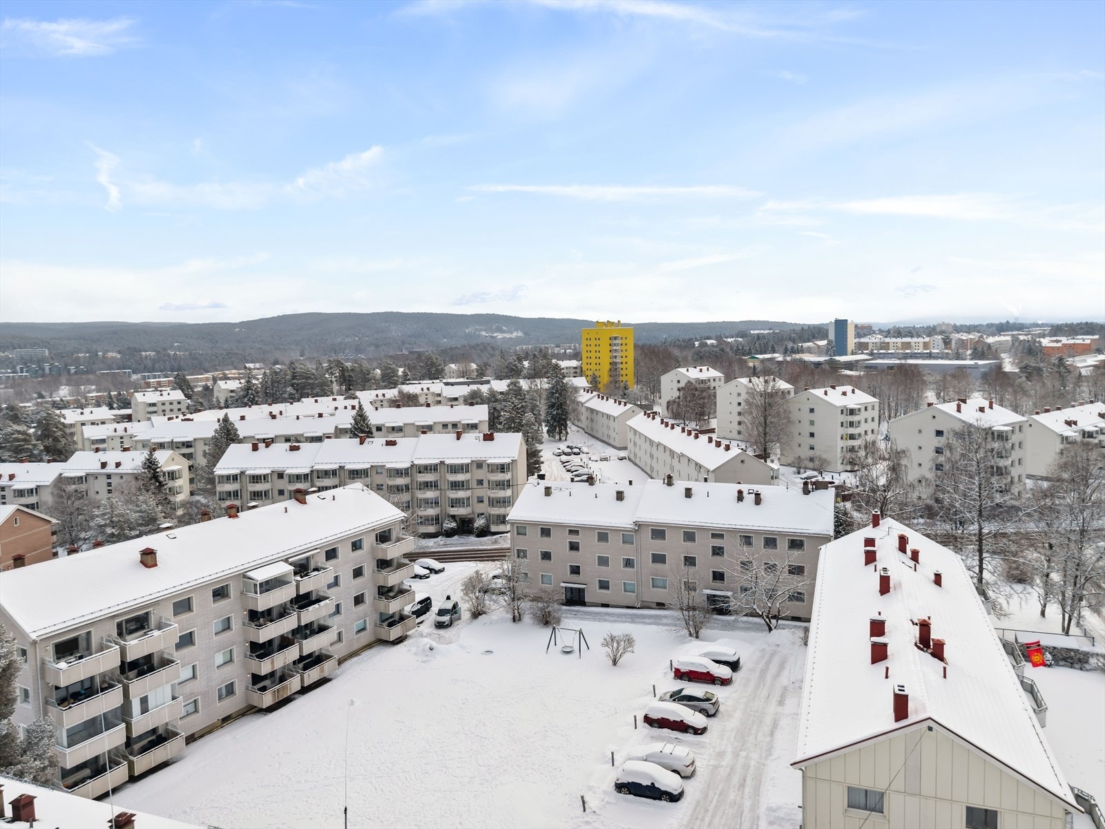 Leiligheten ligger i et stille og ettertraktet boligområde på Lambertseter. Galleribilde
