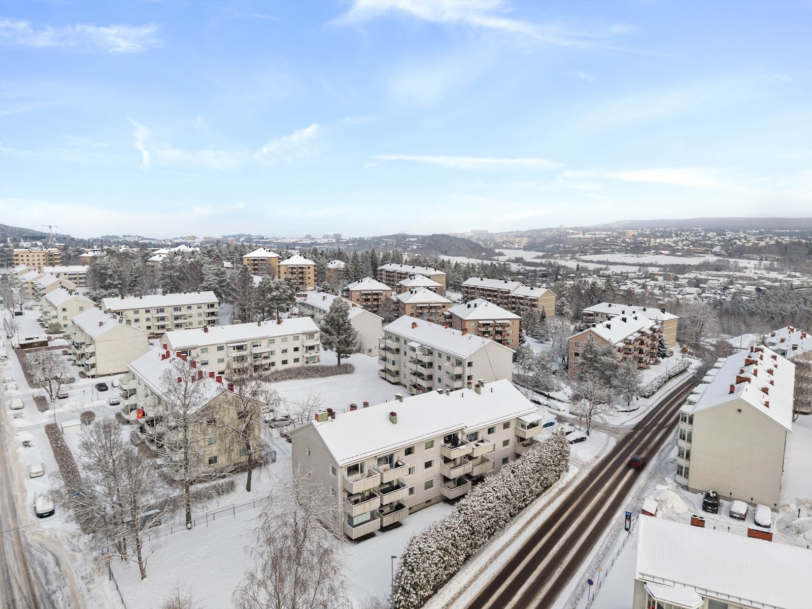 Det er mulighet for leie av parkering med el-bil lader etter venteliste. Galleribilde