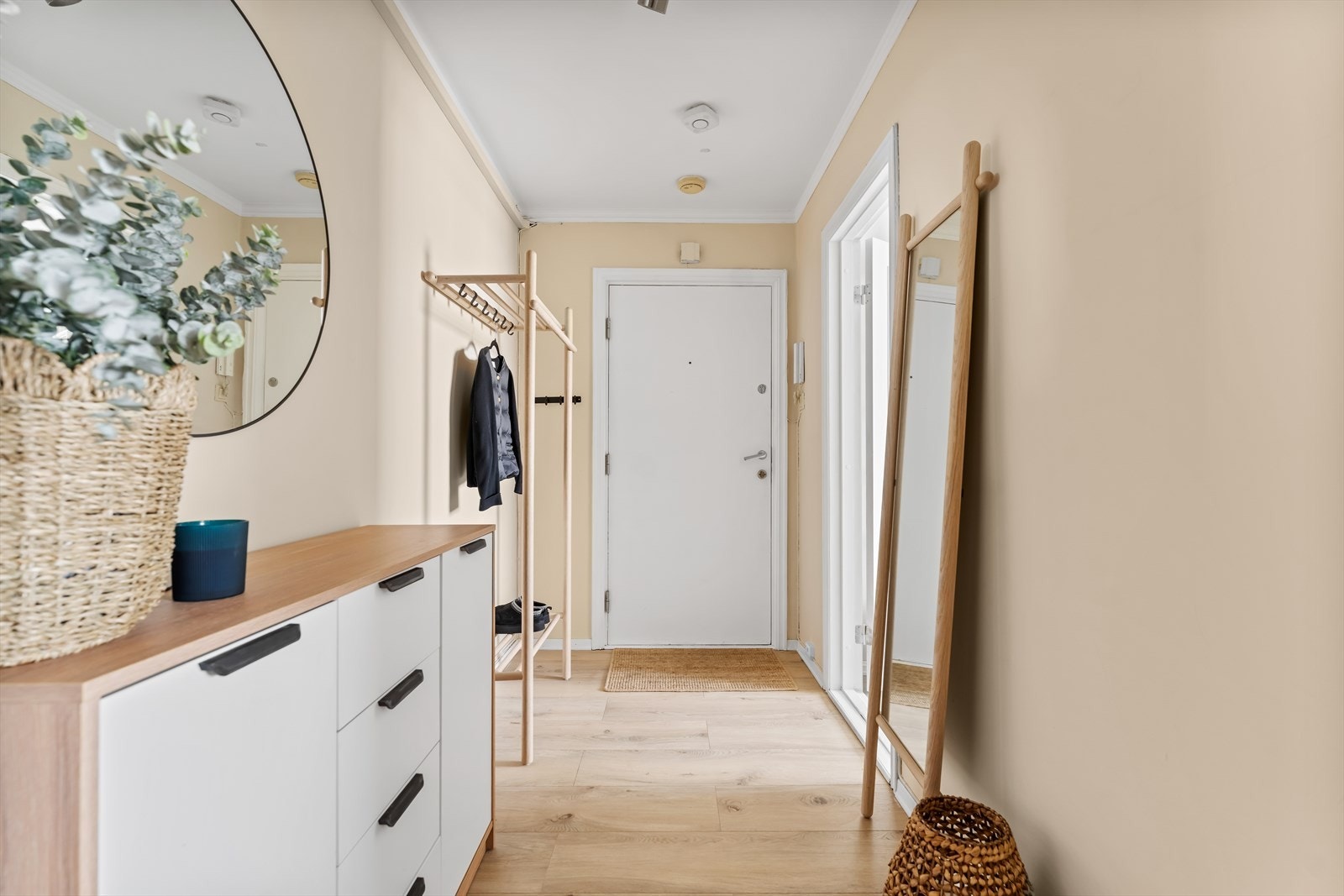 Leiligheten disponerer to eksterne boder - en på loftet og en i kjeller for ytterligere oppbevaringsplass. Galleribilde