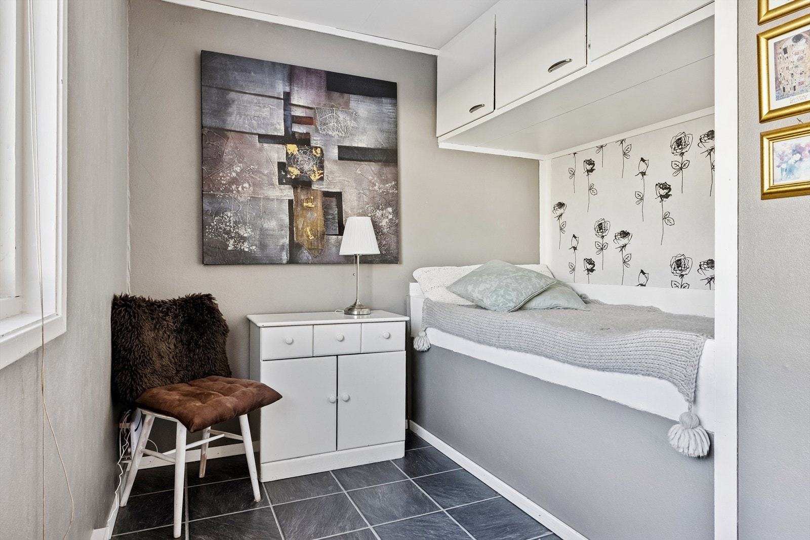 Innredet rom i 2.etg. som i dag benyttes som soverom, men som ikke er omsøkt. Galleribilde