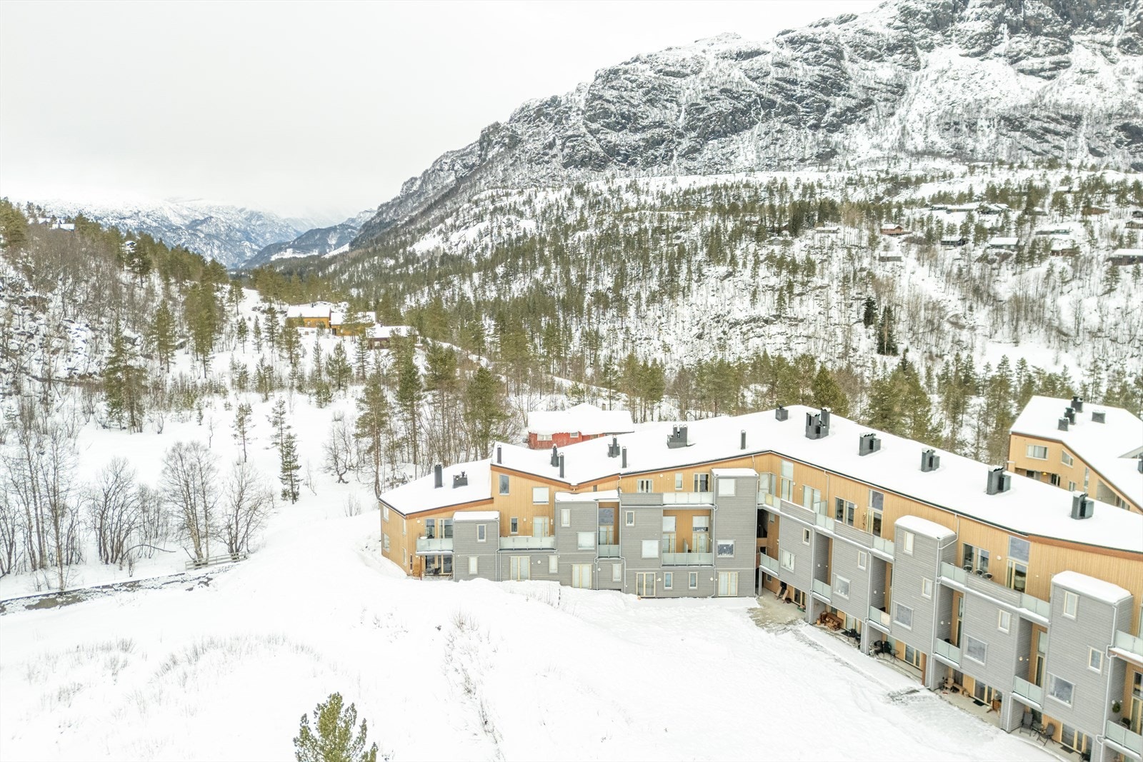Velkommen til Solfonn Family Resort - Endeleilighet i øverste bygg med to soverom og hems Foto: FOTOYOON Galleribilde