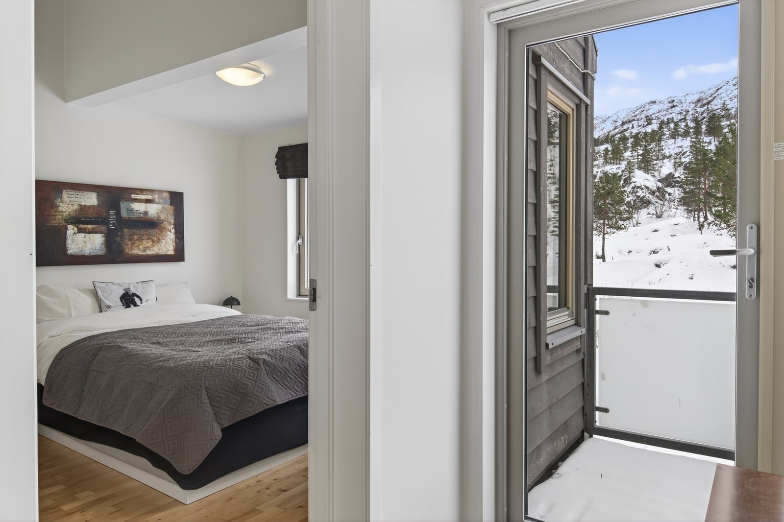 Utgang til herlig altan med fin utsikt Galleribilde