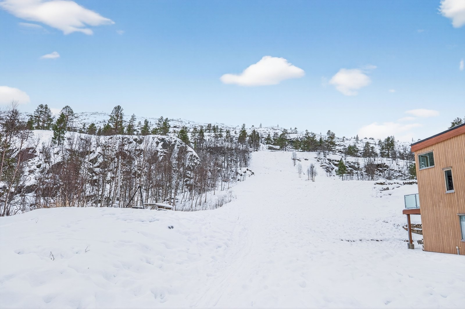 Populær akebakke like ved Galleribilde