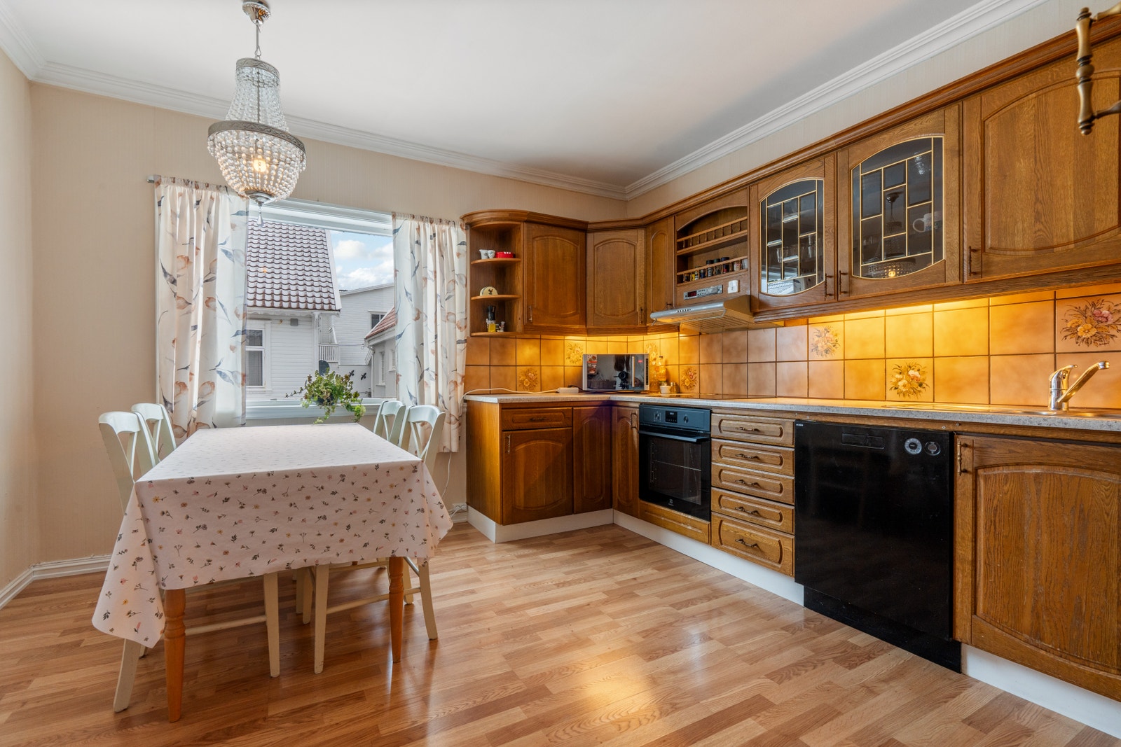 Kjøkken i boligdel Galleribilde