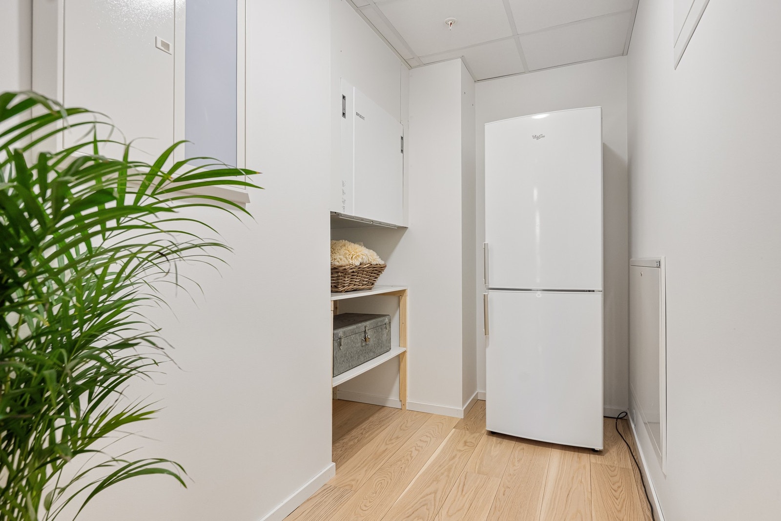 Fra entreen er det tilgang til en større, innvendig bod som gir mange bruksmuligheter Galleribilde