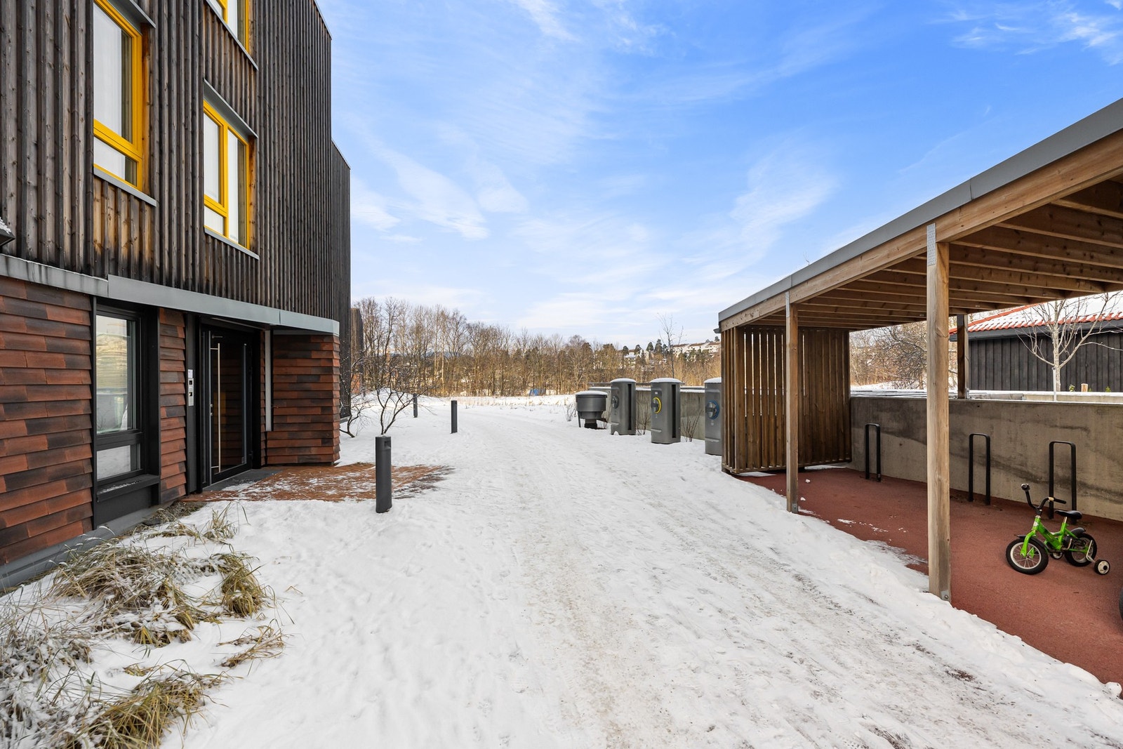 Sameiet Oksenøya 4-6 ligger svært sjønært og rolig til, med god avstand mellom bebyggelsen Galleribilde