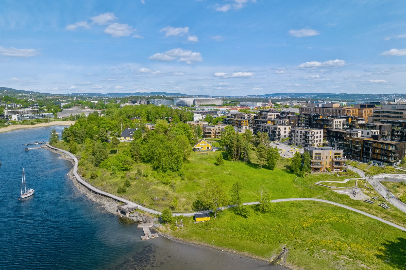 Leiligheten har umiddelbar tilgang til kyststien, Nansenparken og nye Treklang med barnehage/skole/eldresenter Galleribilde