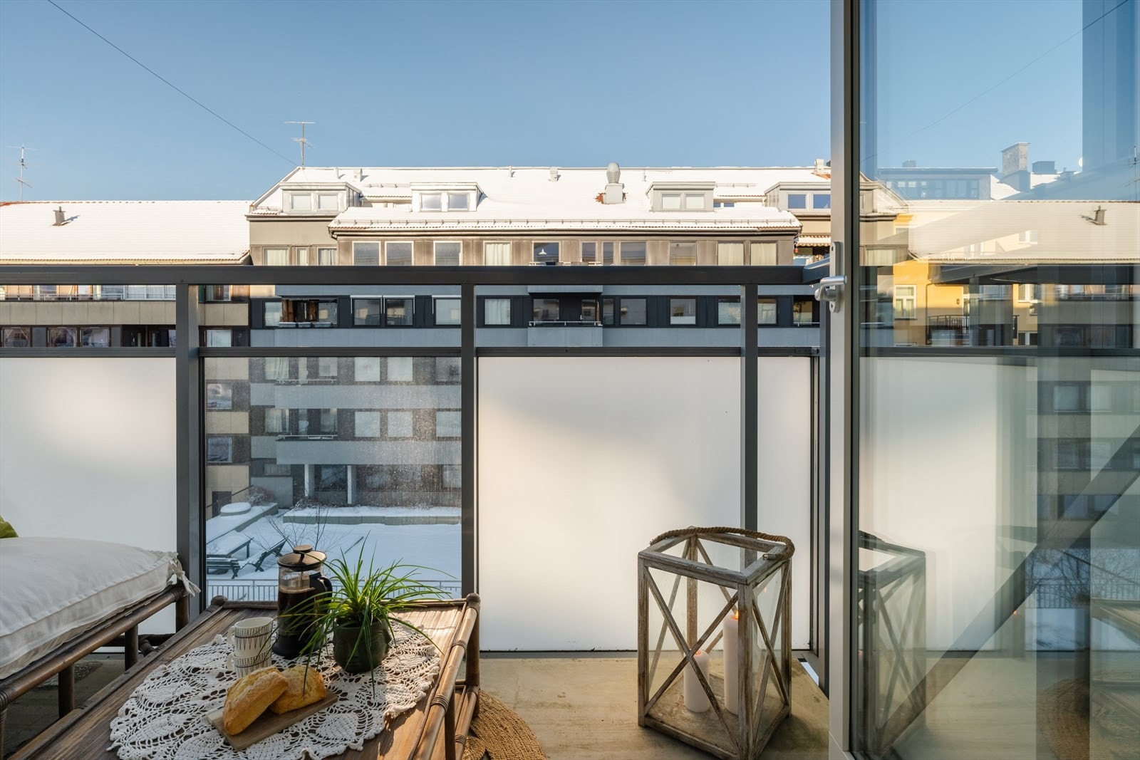 Fra stuen er det utgang til en nordvestvendt balkong på ca.5kvm. Galleribilde