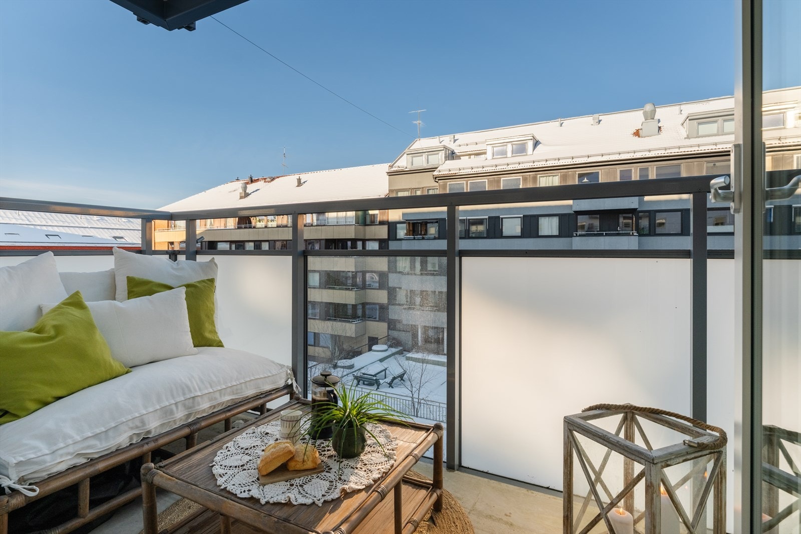 Leiligheten har også en hyggelig, solrik balkong. Galleribilde