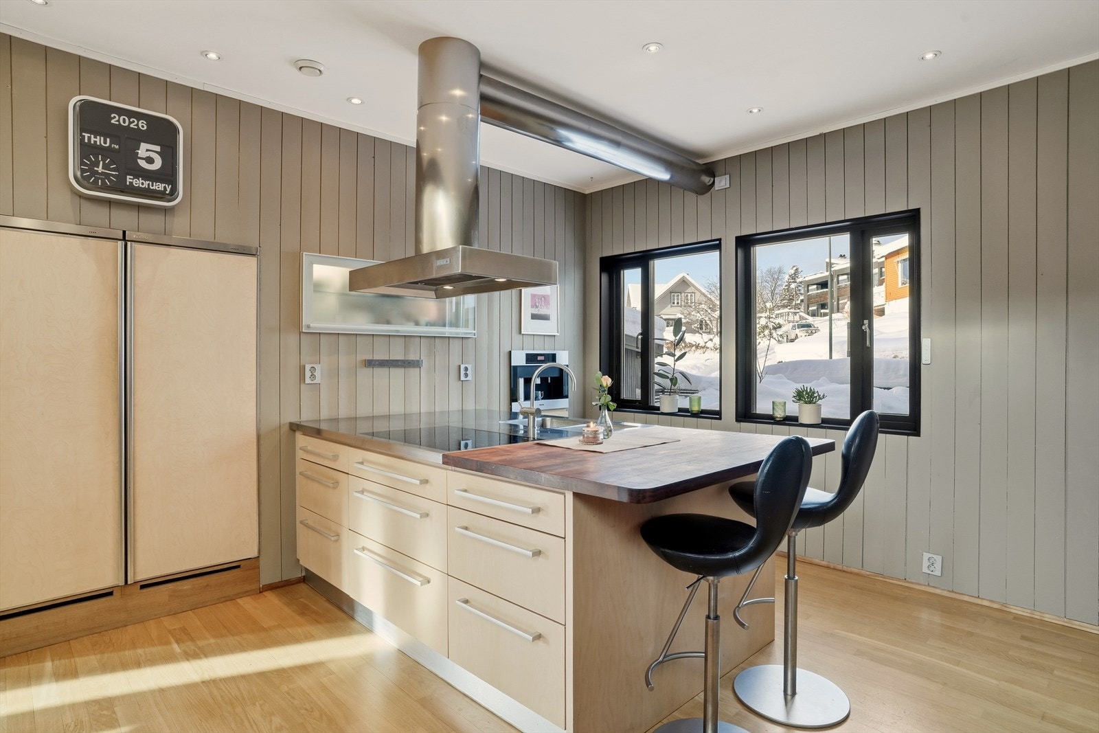 Her får du en svært hyggelig og praktisk arbeidsplass for matlaging og samvær. Galleribilde