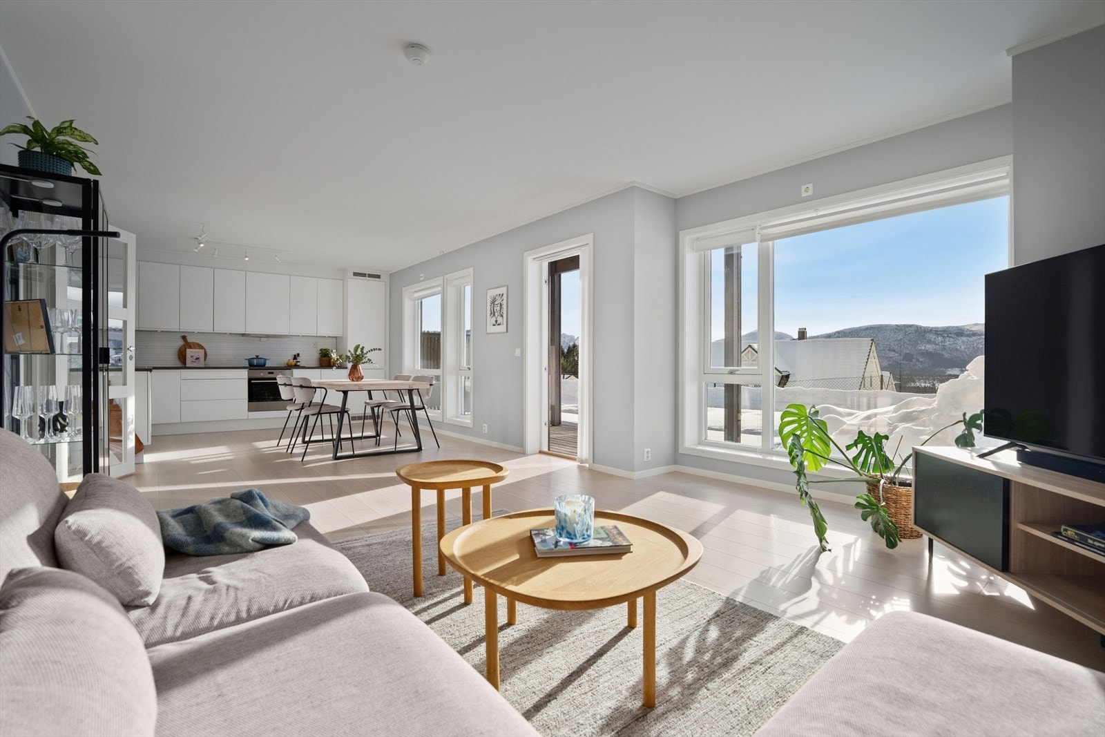 Velkommen til Dalefaret 15A - En lys og pen 3-roms selveier bolig med stor sydvendt terrasse og garasjeplass med tilhørende bod. Presentert av Eiendomsmegler Bendik Joten Tangen v/DNB Eiendom. Galleribilde