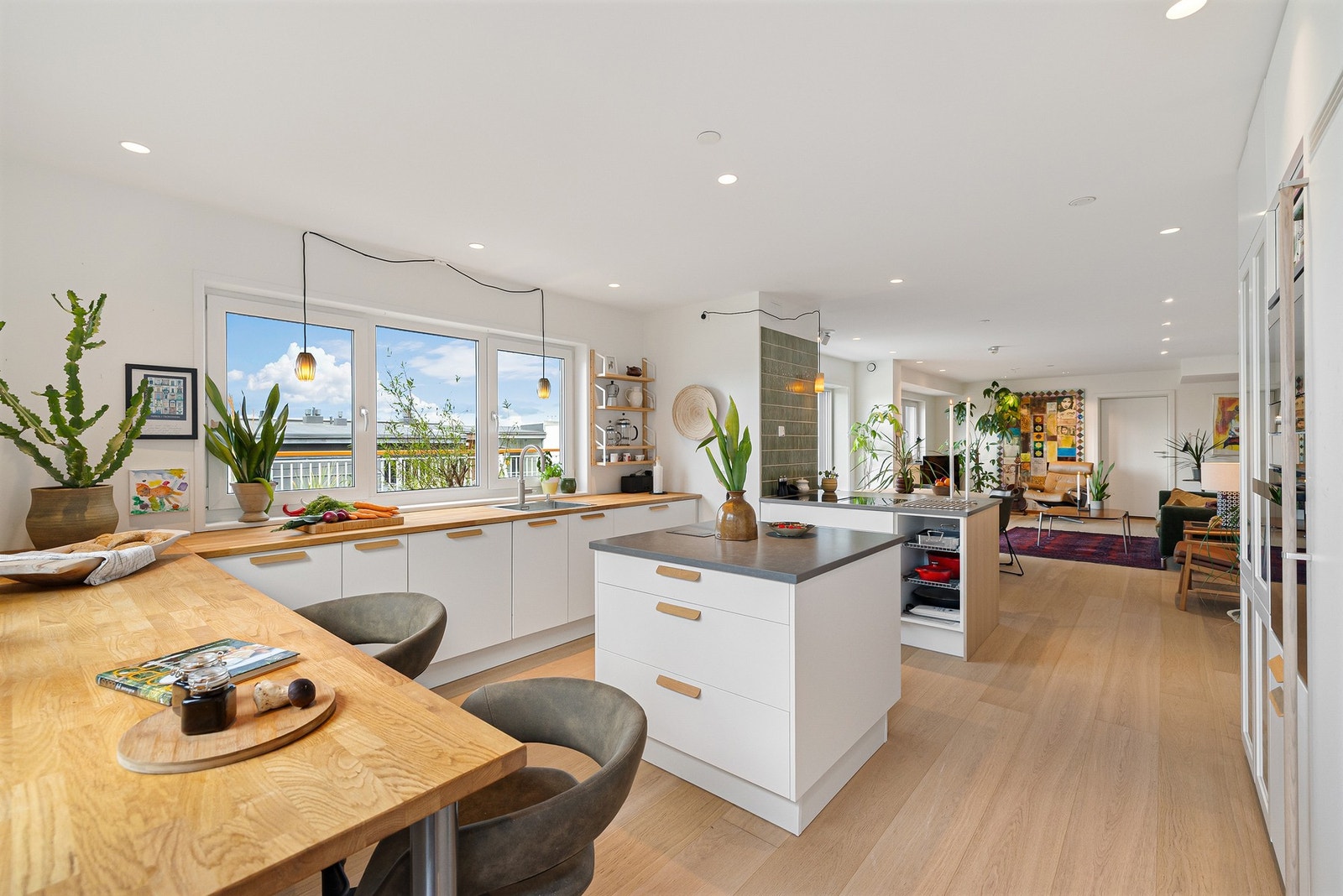 Kostnader knyttet til oppvarming og Internett/Tv er inkludert i felleskostnadene. Galleribilde