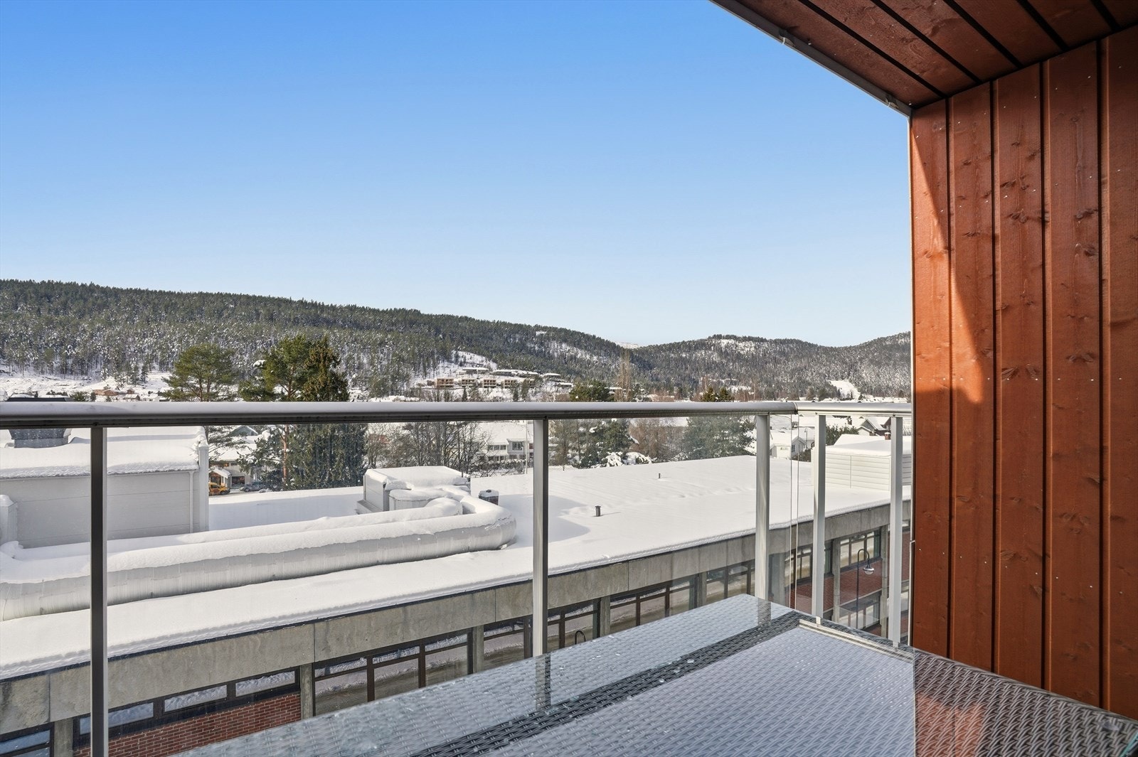 Utsikt fra den solrike balkongen Galleribilde