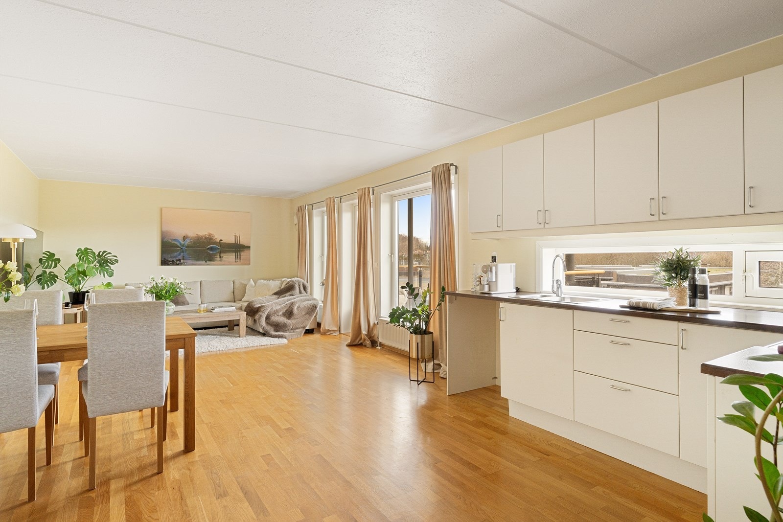 Velkommen til Fredtunvegen 10E. Presentert av EiendomsMegler 1 V/Jarl Tjelta - Foto Tron-Erik Husvegg Galleribilde