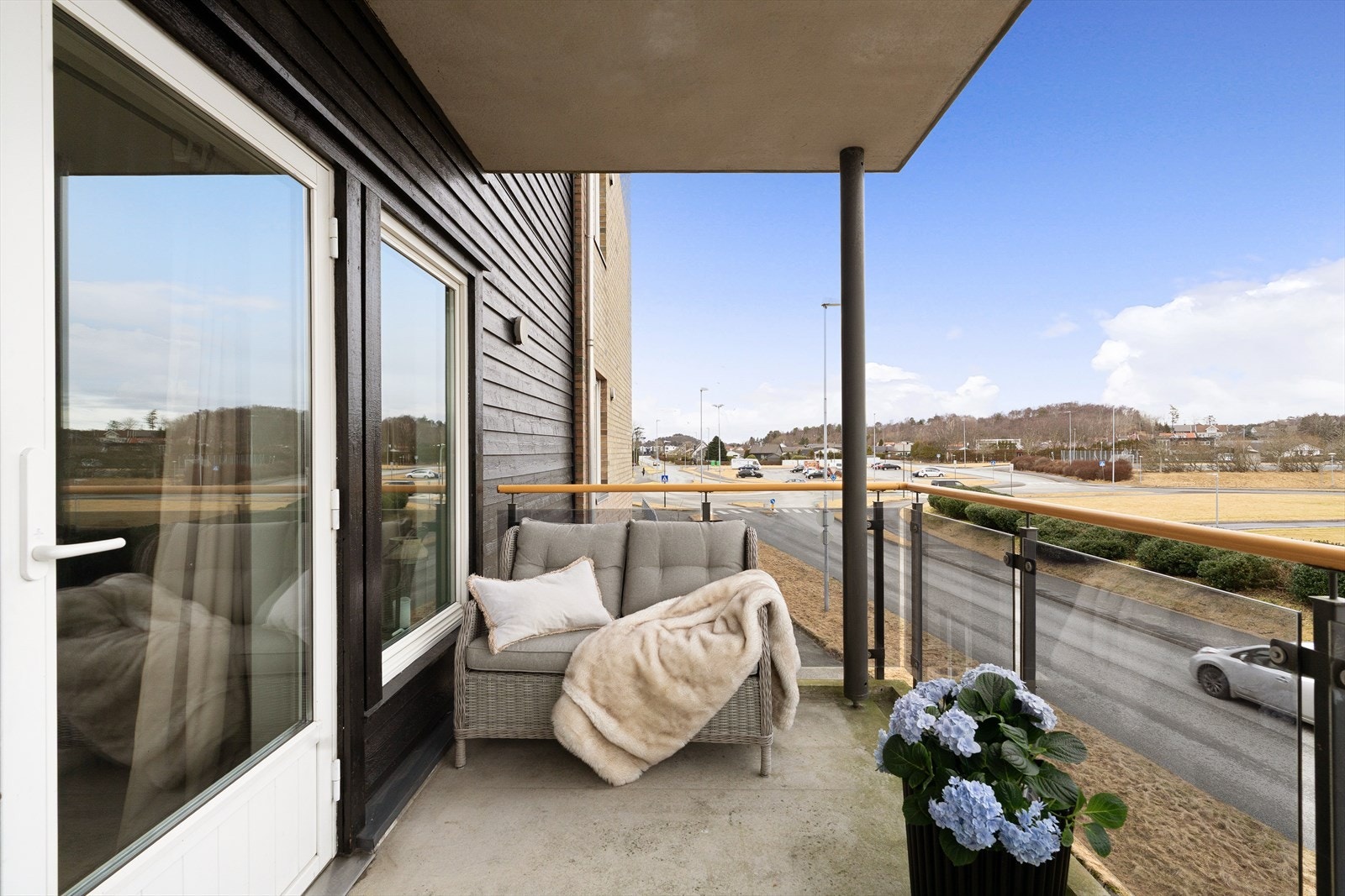 Balkong med god utsikt samt morgen- og formiddagssol. Galleribilde