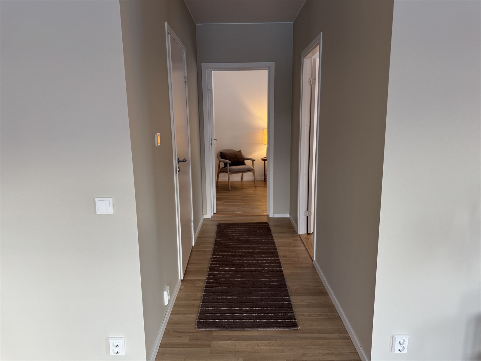 Velkommen inn ! vannbåren gulvvarme i alle oppholdsrom. Galleribilde