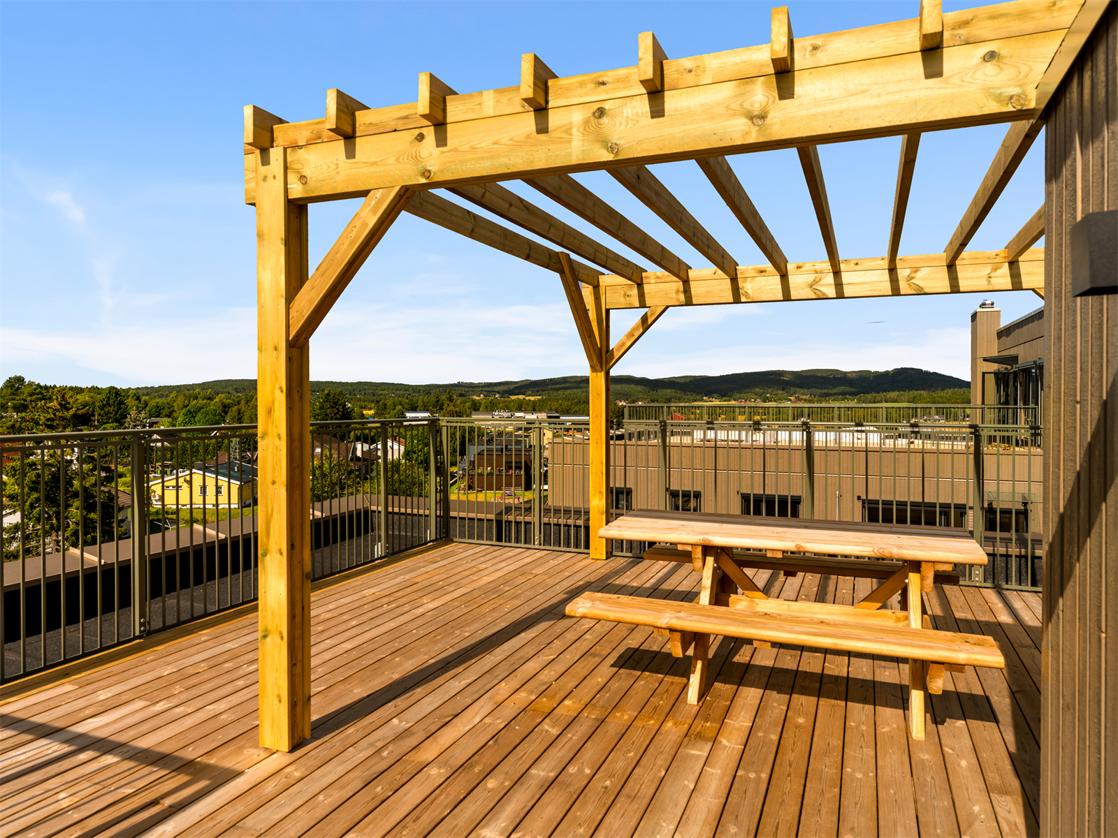 Sameiet har 2 romslige takterrasser som fritt kan benyttes av beboerne. Galleribilde