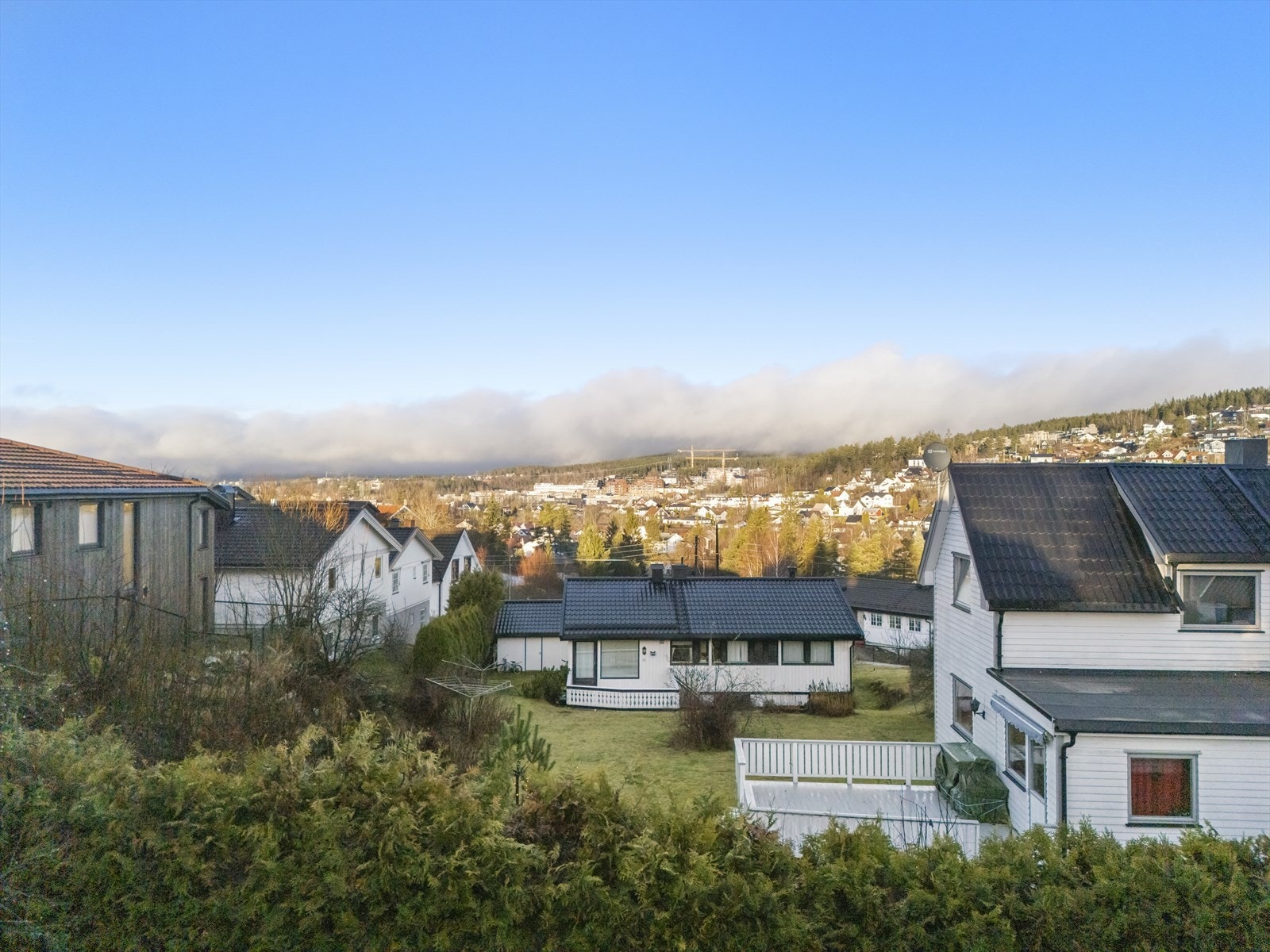 Fra eiendommen er det god utsikt over Fjellhamar og nærliggende områder. Galleribilde