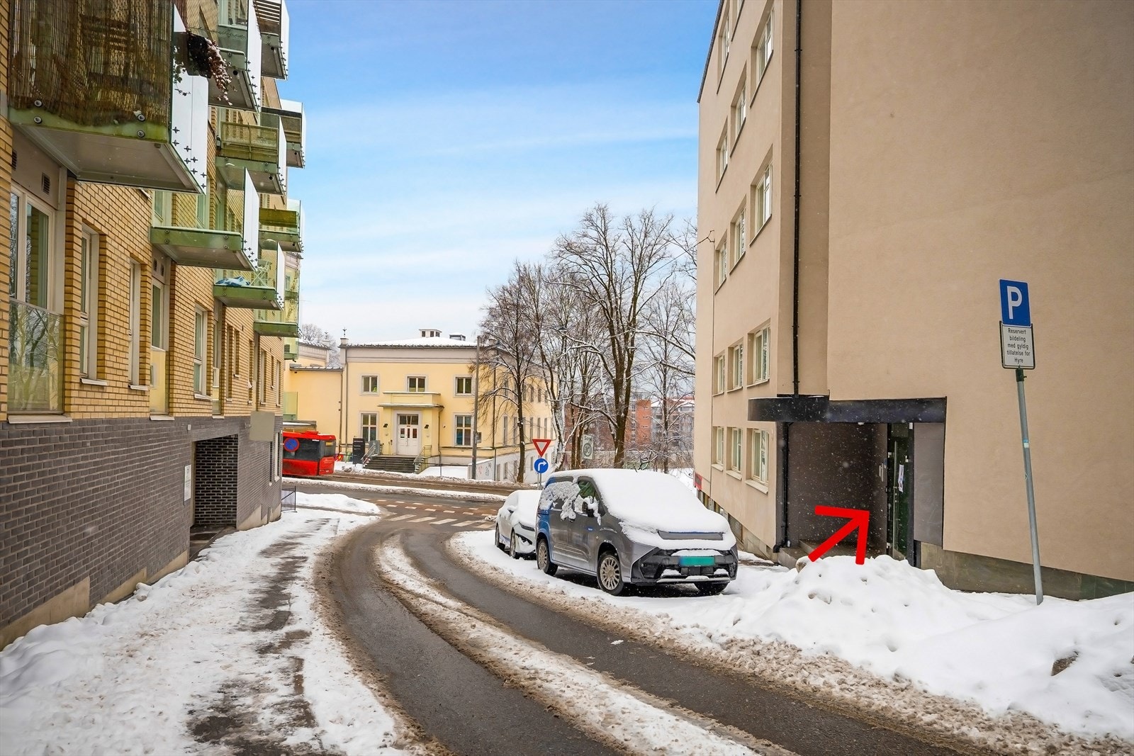 Inngang til oppgang B. Heisadkomst via nabooppgang i Åkebergveien 56A Galleribilde