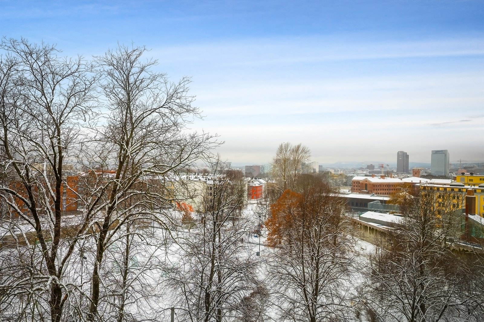 En rolig og skjermet beliggenhet, samtidig som det er urbant og sentralt med byen rett utenfor døren Galleribilde