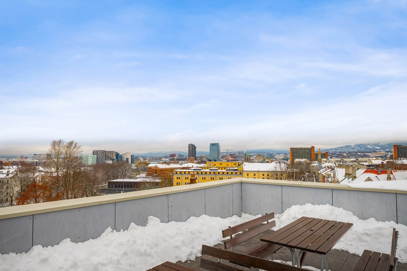 Solrik, felles takterrasse med panorama-utsikt over Oslo by og fjorden Galleribilde