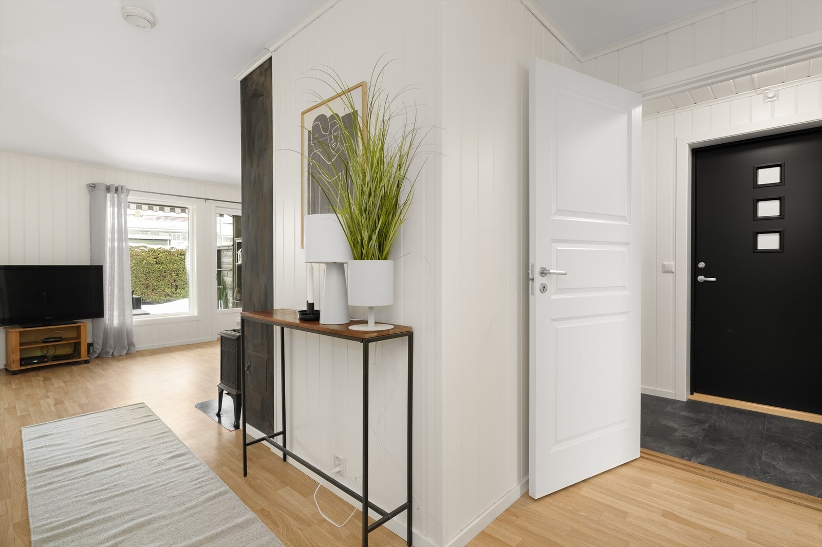 Kabel tv og internett er inkludert i felleskostnadene. Galleribilde