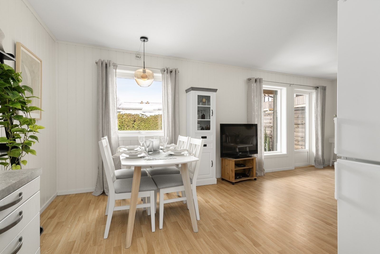 Leiligheten har gjennomgående god og moderne standard, samt tidsriktig interiør og fargevalg. Galleribilde