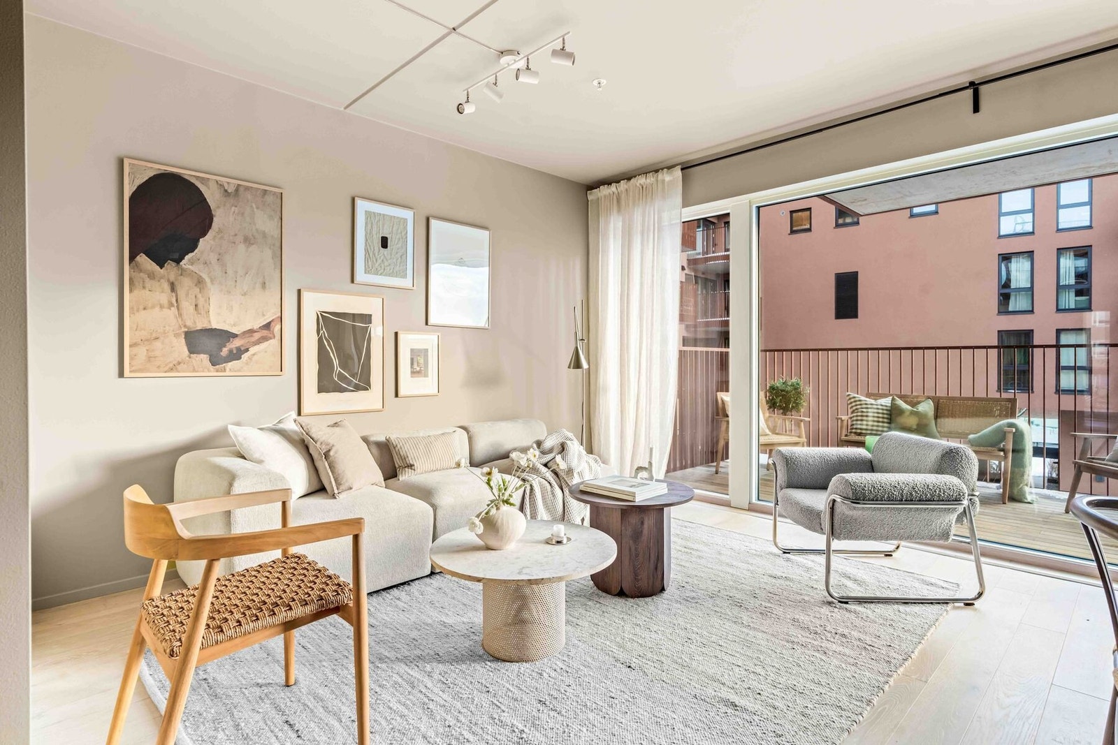 Dette er en klassisk nybygg-bolig med alle de komfortable fordelene det innebærer. Galleribilde