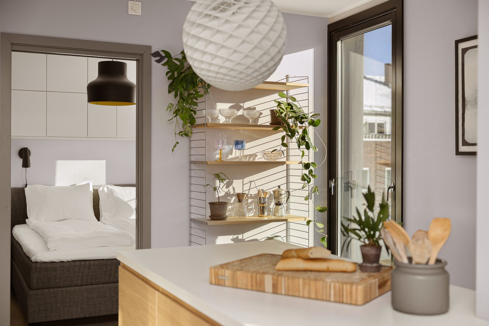 Fra kjøkkenet er det adkomst til hovedsoverommet. Galleribilde