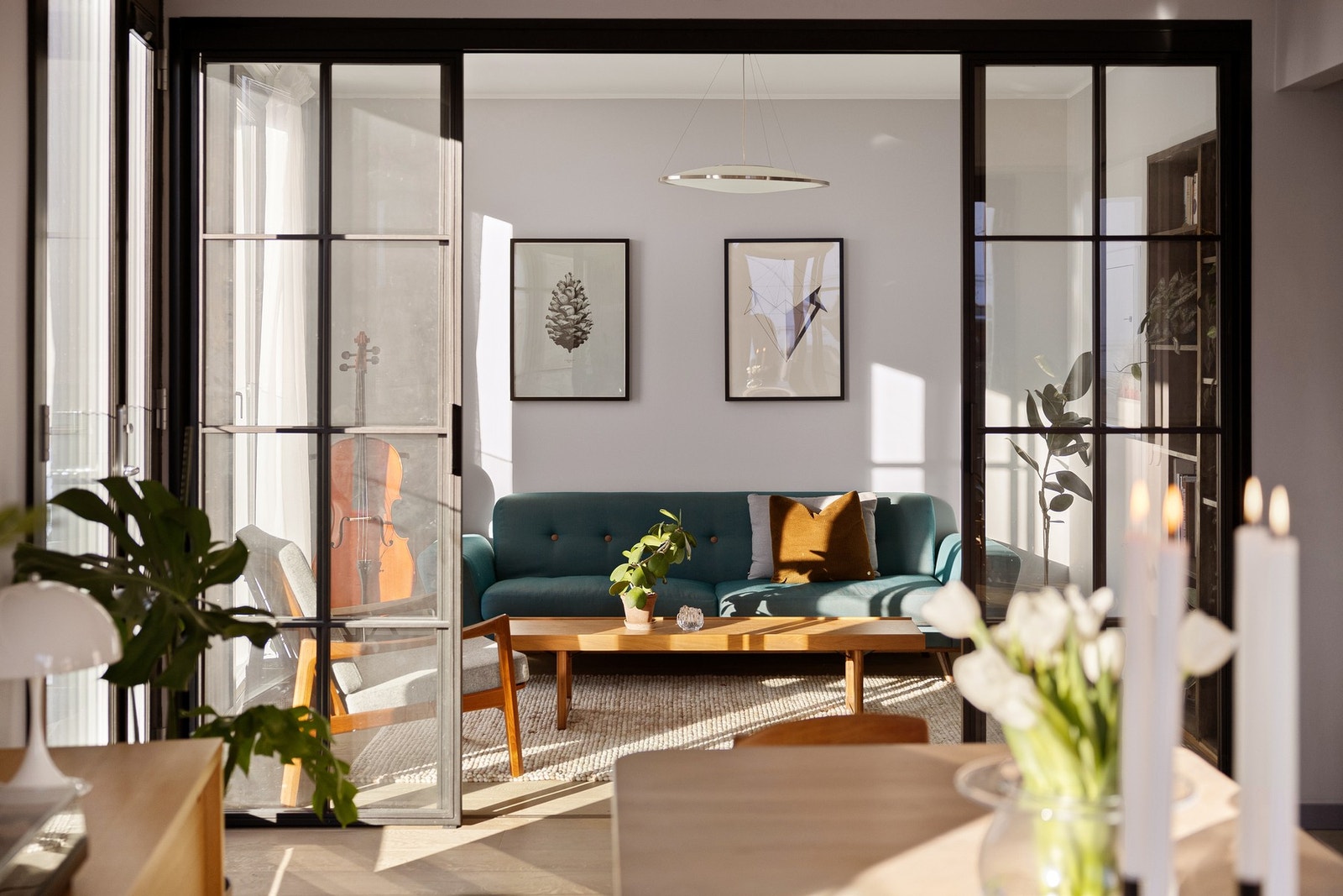 Soverom 2 er i dag innredet som en ekstra stue. Galleribilde