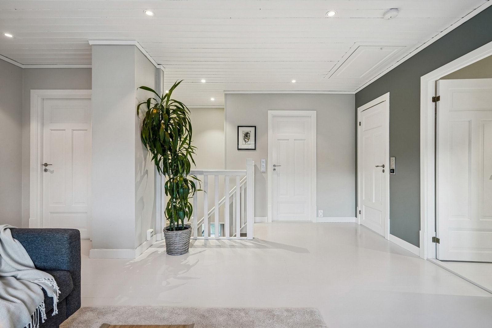 Stuen i 2.etasje er nymalt i 2024. Galleribilde