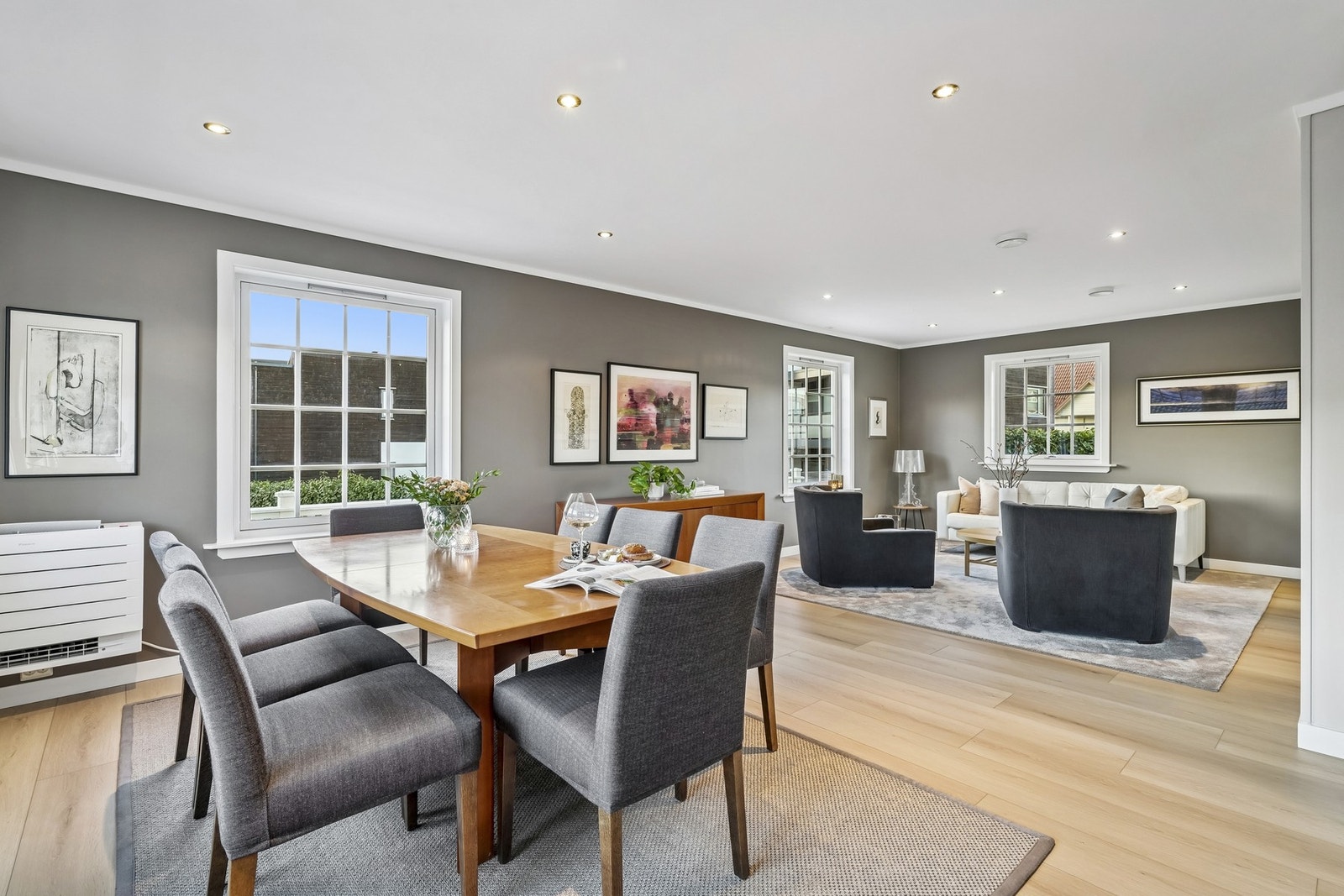 PrivatMegleren presenterer en stor og meget flott enebolig med gode leieinntekter. Galleribilde