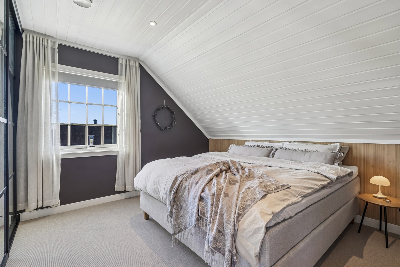 Soverommene er malt i lune, tiltalende farger. Galleribilde