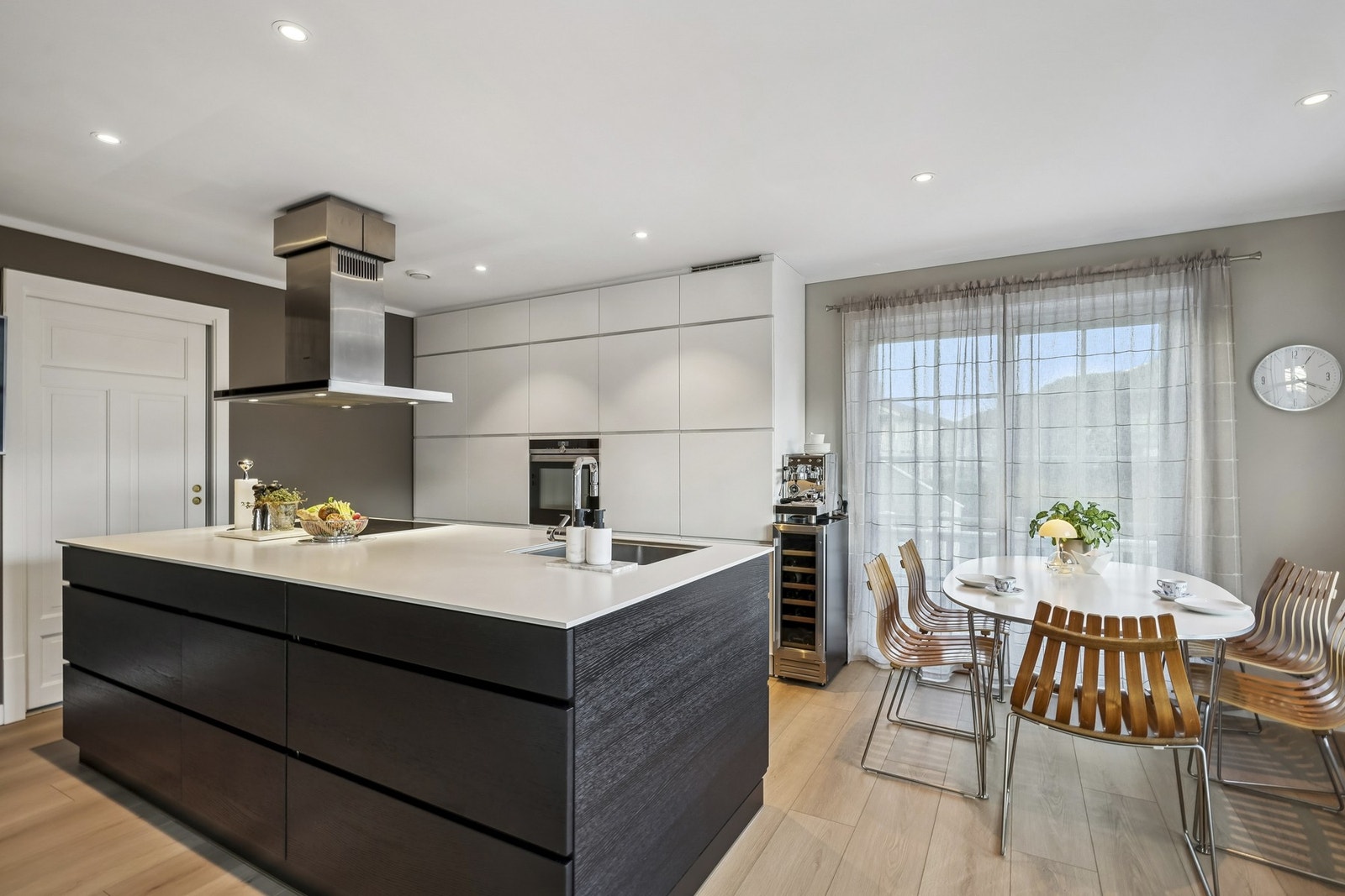 Her får du en velholdt enebolig med gjennomgående god standard. Galleribilde