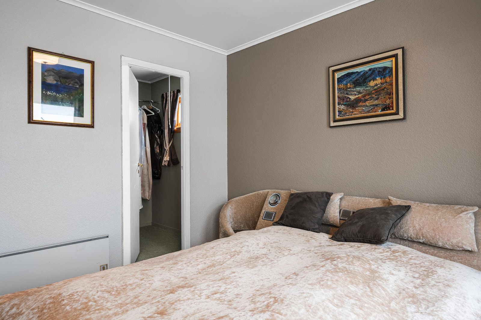 Tilhørende garderoberom. Galleribilde