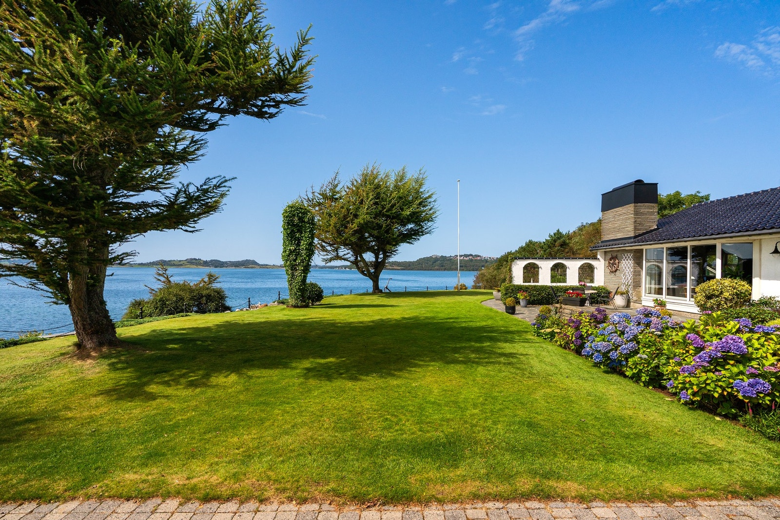 EIE Eiendomsmegling v/ Håkon Hovland presenterer Selsnesvegen 47! (Foto: Arve Gravdal) Galleribilde