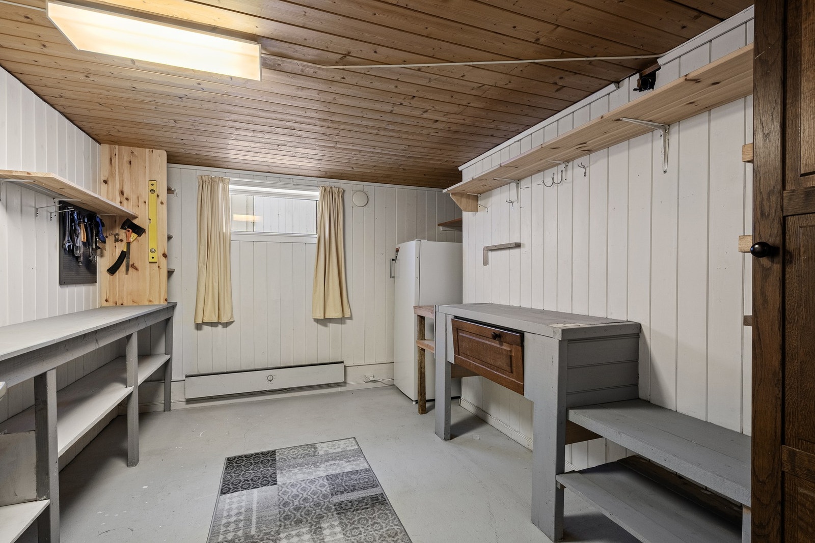 Romslig kjellerbod eller verksted med fleksible løsninger - perfekt som hobbyrom, verksted, lagringsplass eller treningsrom. Galleribilde