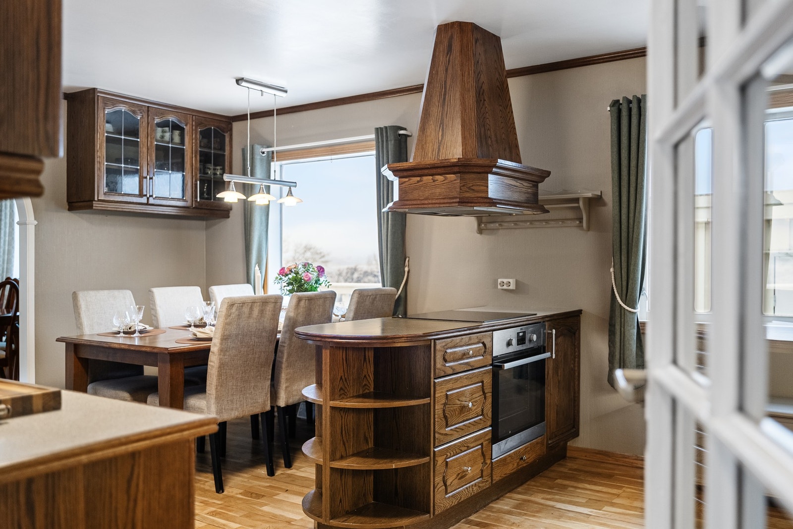 Samlingspunkt for matlaging og sosiale øyeblikk. Galleribilde