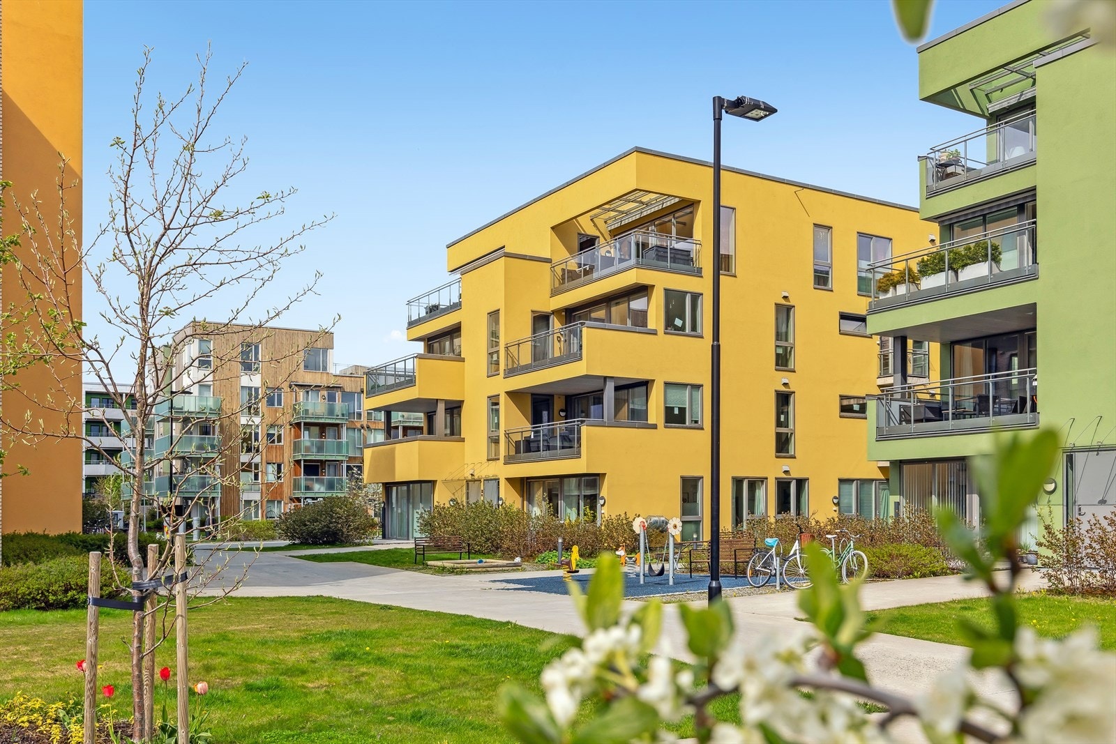 Sameiet Tordenskiolds Hage Lade tilbyr en unik kombinasjon av nærhet til sentrum og alle nødvendige fasiliteter, samtidig som du kan nyte den landlige roen. Galleribilde